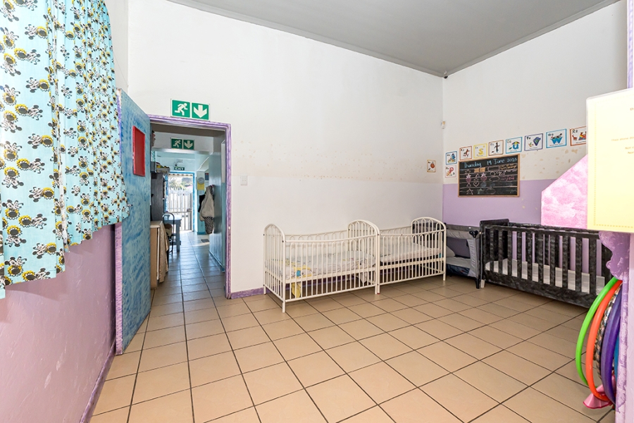 5 Bedroom Property for Sale in Wynberg Upper Western Cape
